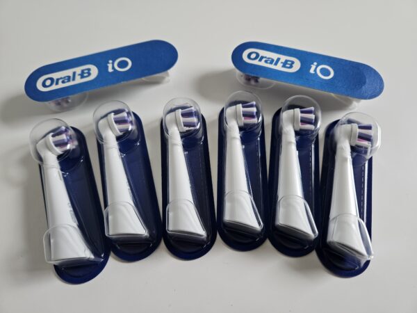 Oral-B iO Strahlendes Weiss Aufsteckbürsten für elektrische Zahnbürste, 8 Stück, Oral-B's beste Zahnreinigung, Zahnbürstenaufsatz für Oral-B Zahnbürste Einzel Verpackung